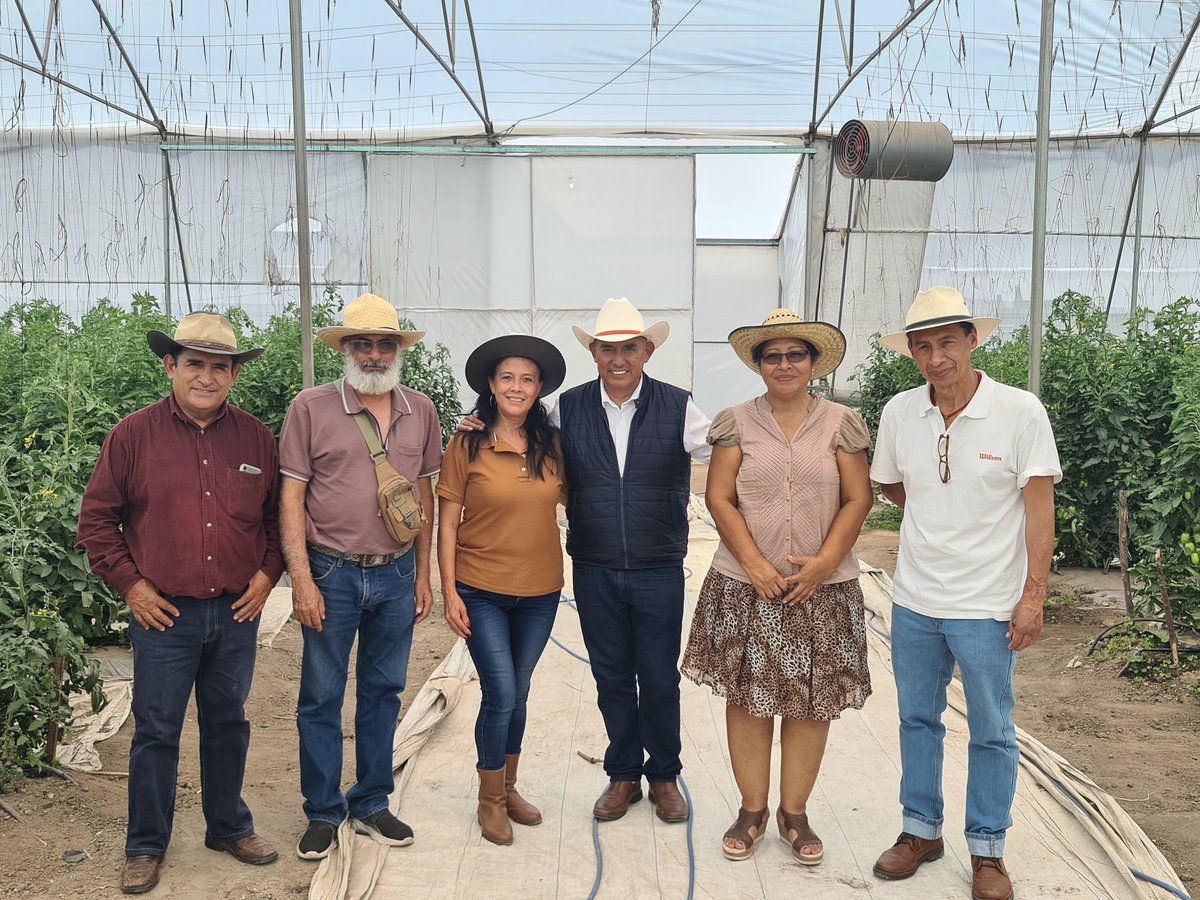 ConEsequiel's tweet photo. Uniendo esfuerzos y fortaleciendo alianzas,Transferimos técnicas y experiencias productivas de décadas de trabajo en la @tierradondedeseovivir recibimos a nuestros amigos de Tabasco, quienes ponen en marcha las primeras cooperativas, que son la base de desarrollo de México. https://t.co/QtdbbW0OWU