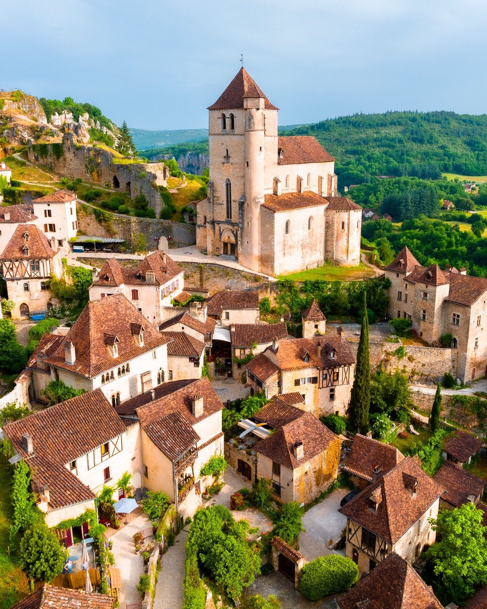 loiclagarde_eth's tweet photo. Do you know Saint-Cirq-Lapopie? One of the most beautiful village in France? https://t.co/UpulZrFO58