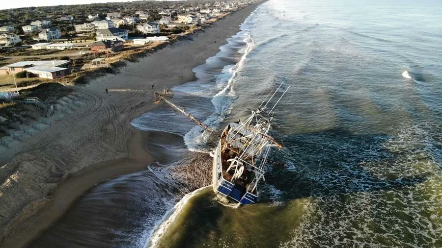 Did you know that accidents involving oil tankers or drilling rigs are not the only source of oil contamination in the world's oceans? buff.ly/3Bai2W6 #wounded #nature #lowcountrylife #realenvironmentaldifference #woundednature #working #veterans #workingveterans #fish