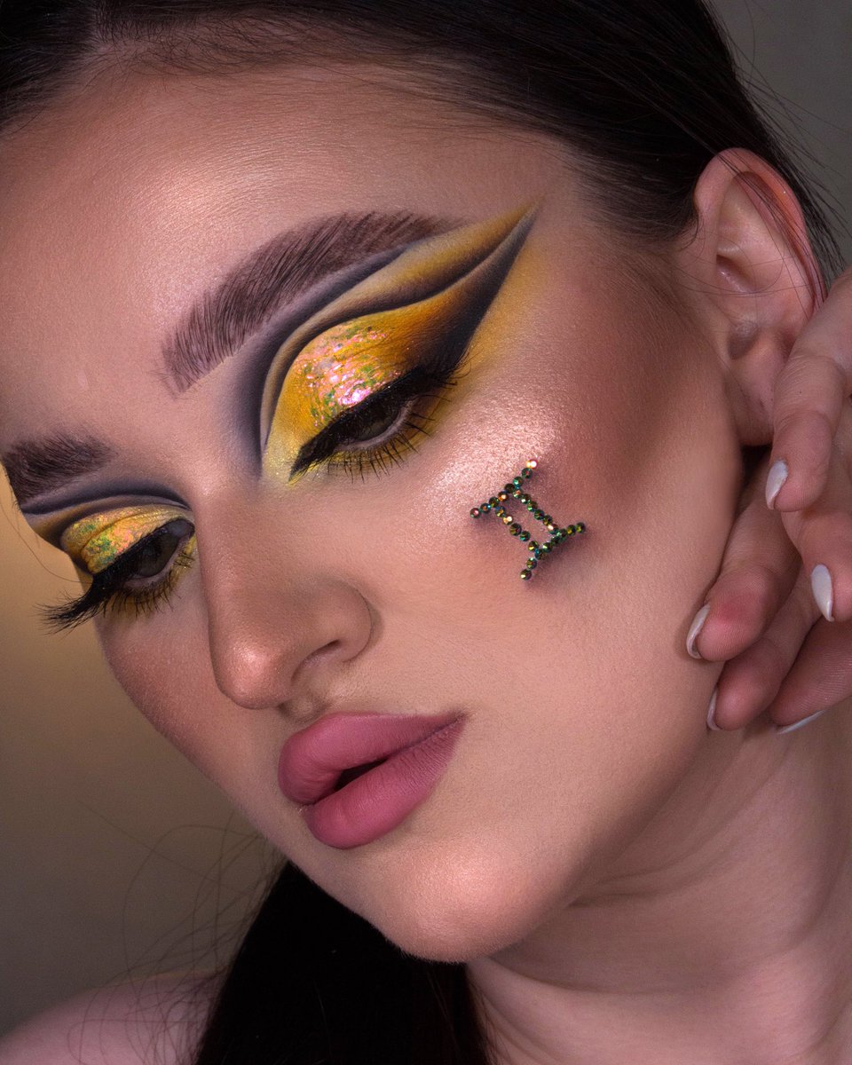 lamariomakeup's tweet photo. @ABHcosmetics Yes, but I love to help ❤️ https://t.co/fPibClCkS9