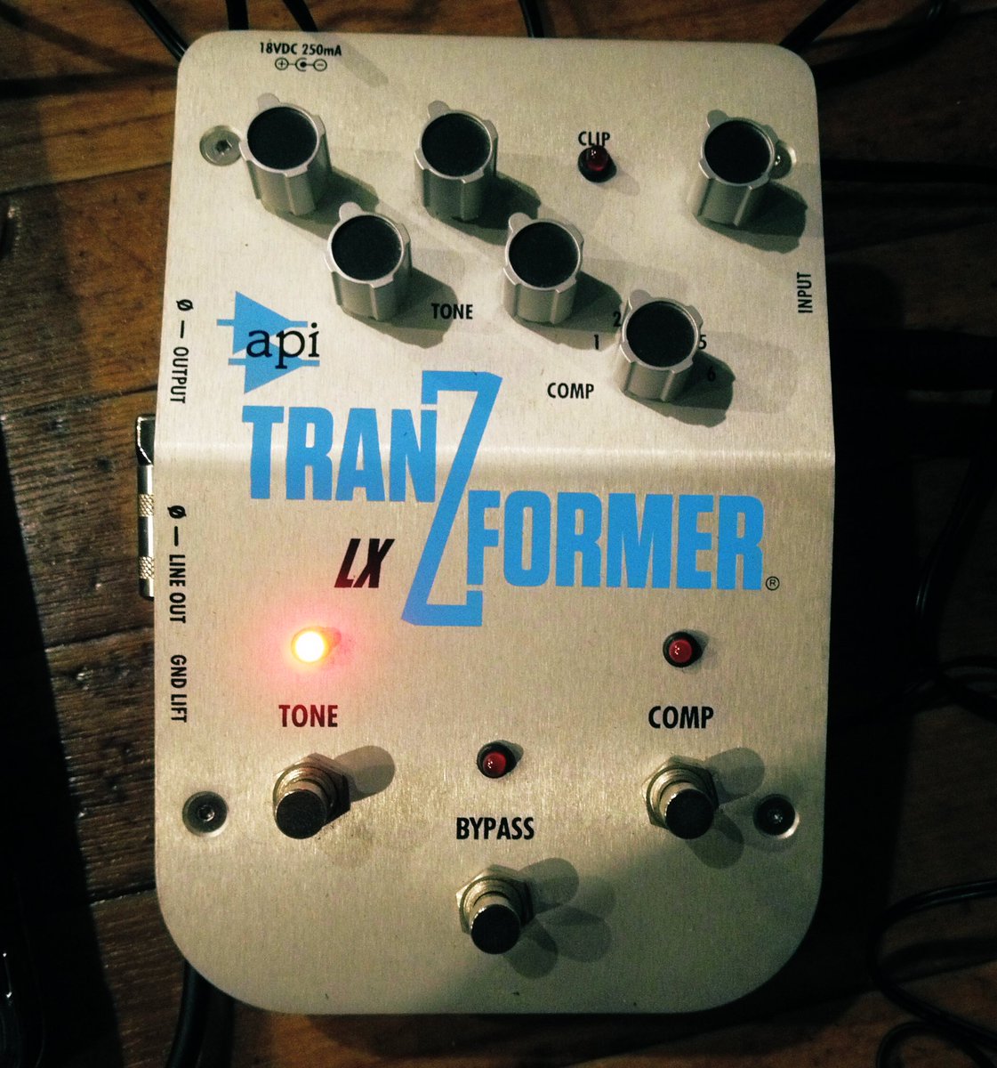 satonky_ba's tweet photo. すんごく良き。
かっこいい
がしかしでかすぎる。
入るケースを教えてほしい。
#api
#tranzformer https://t.co/koxlg0lBhK