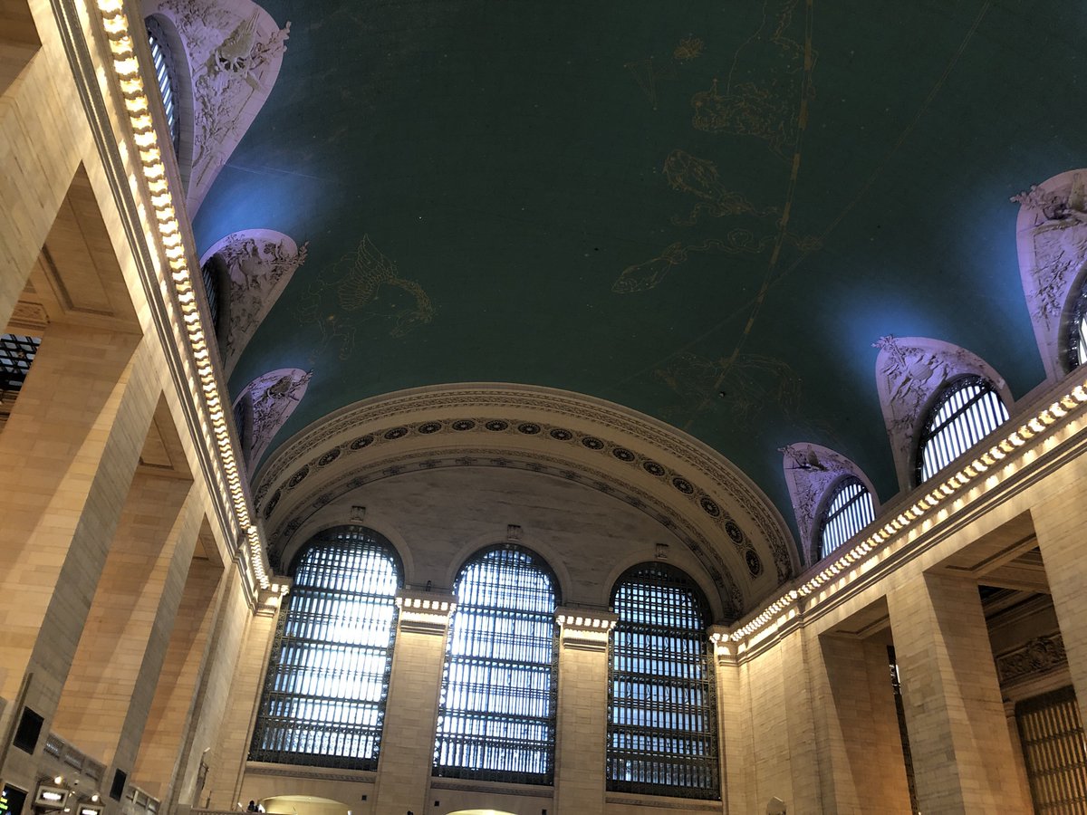 abbysname's tweet photo. Loving this intense travel anxiety I’ve accumulated since covid. Awesome 5 stars. Here’s grand central station, it was beautiful. https://t.co/mPkgS4FOfh