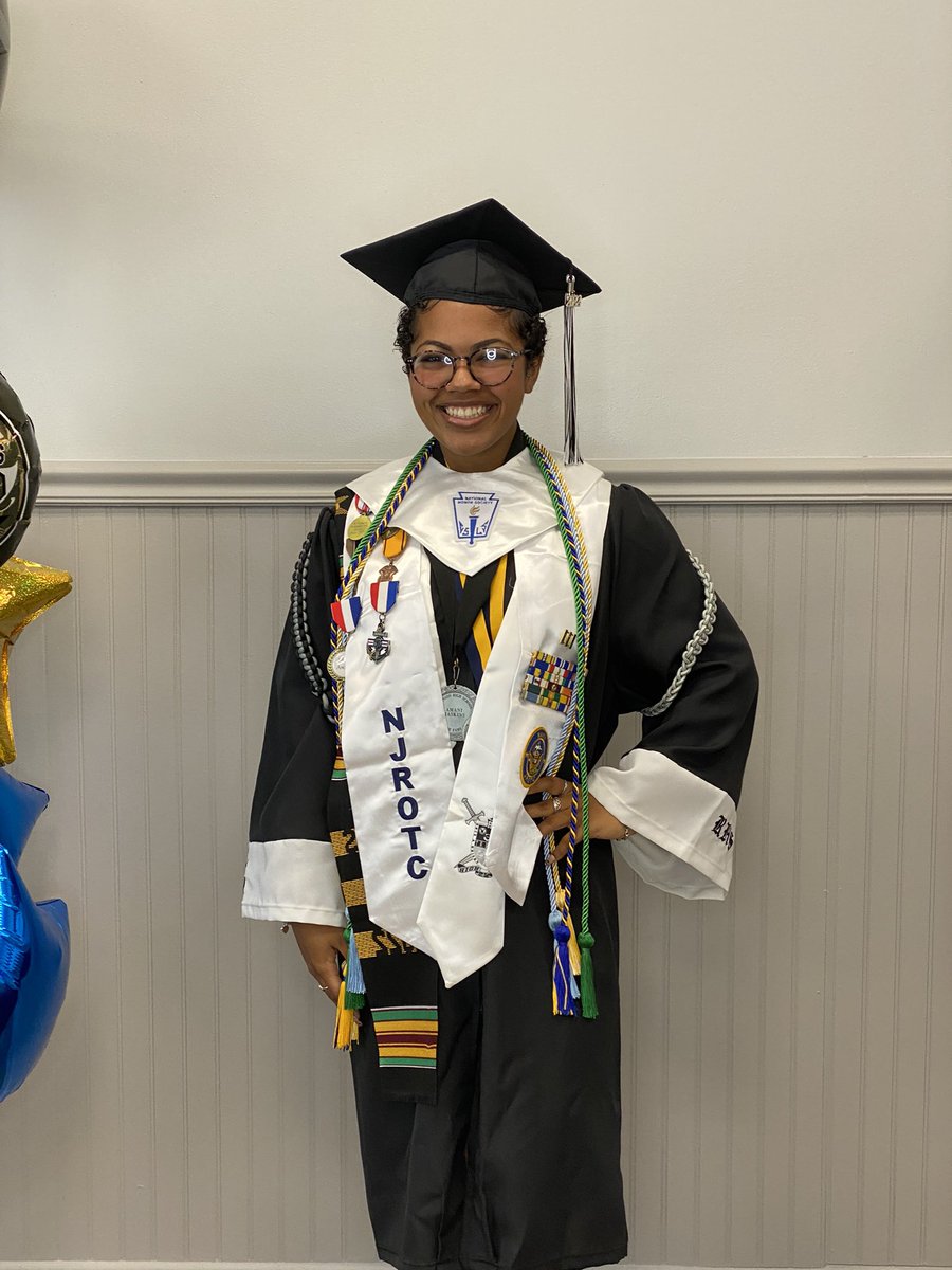 AddisonGDavis's tweet image. Amani Haskins is the first in her family to attend college, and the first to join the military. Her stellar academic career at @HCPSRobinsonHS earned her an acceptance into @WestPoint_USMA! Amani credits her supportive mother for her tremendous success. Congratulations Amani!