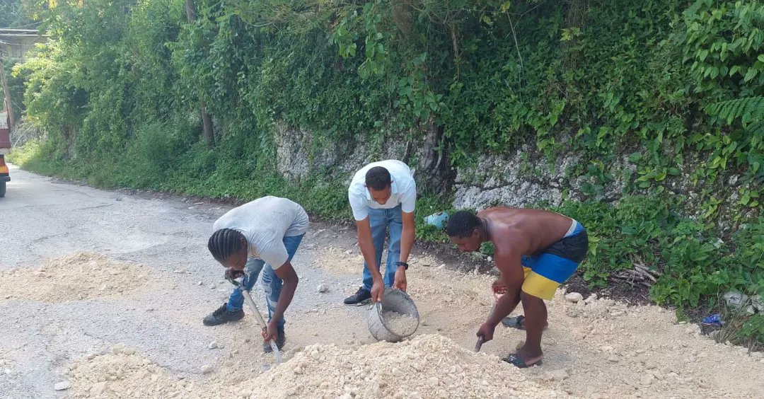 EasternJlp's tweet photo. Working to alleviate some of the challenges that citizens of Cacoon Castle face. 

#BuildBackStronger 
#BuildBackBetter 
#easternhanoverja 
#mpbrown 
#mrspoon
#wecare
#daveisalwaysaround 
#WeCareForYou 
#representationmatters 
#representationmade
#alwayswiththepeople https://t.co/6FNLoUlYE9