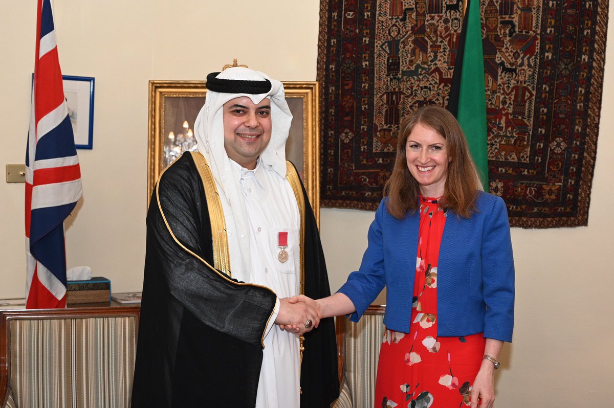 EssaDashti's tweet photo. لله الحمد تم التكرم بمنحي ميدالية الإمبراطورية البريطانية للاستحقاق بجدارة BEM من الملكة إليزابيث تقديراً لأعمالي بخدمة العلاقات الكويتية البريطانية،وقلدتني الميدالية نيابة عن جلالتها سعادة السفيرة البريطانية السيدة بليندا لويس @Belinda_Lewis1 @ukinkuwait @RoyalFamily @FCDOArabic https://t.co/ESeIAYdfT2