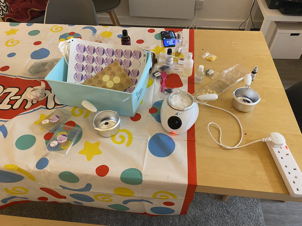 Making wax melts with our amazing young champs <a href="/ChampsStirling/">Stirling Champs</a>