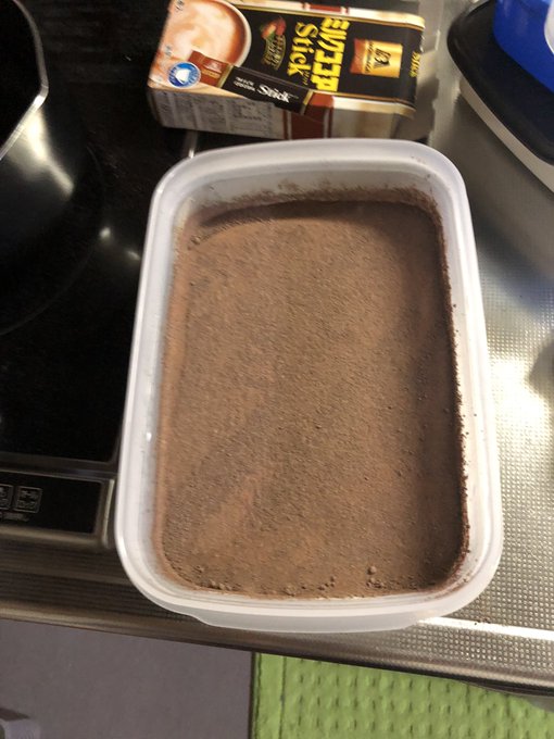 人によってはドリームなタッパー丸ごとティラミスやで! 