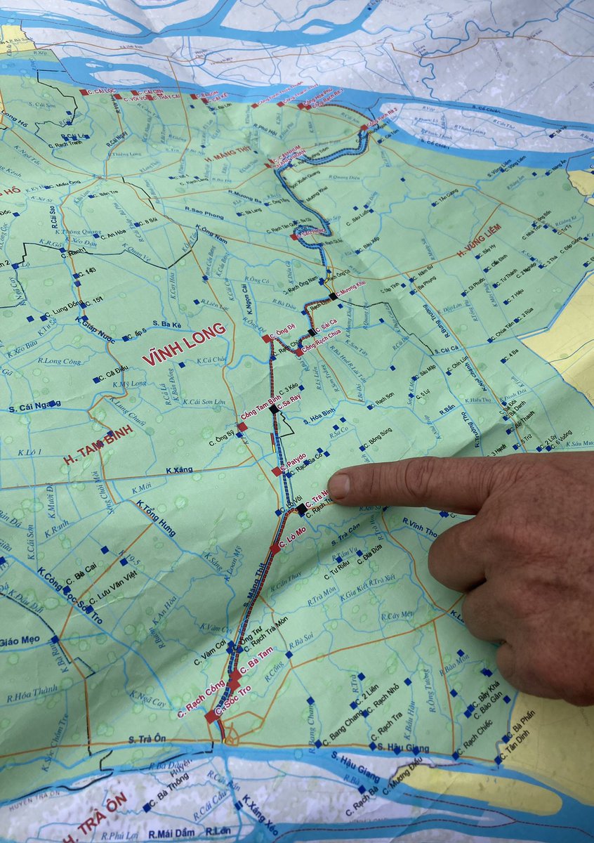 conan_herve's tweet photo. Mission d’identification @AFD_France dans la province de #VinhLong d’un projet d’#adaptation au #changementclimatique où le fleuve #MangThit est à la fois une sorte de #CanaldeSuez entre #HCMV et #CanTho mais aussi une source de #salinisation d’un vaste périmètre agricole ! https://t.co/UfN51z52rx