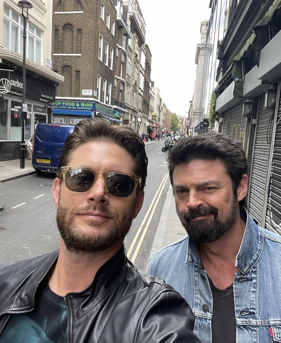 acklesdaiIy's tweet photo. jensen and karl selfie!! https://t.co/GNgYdmOduB