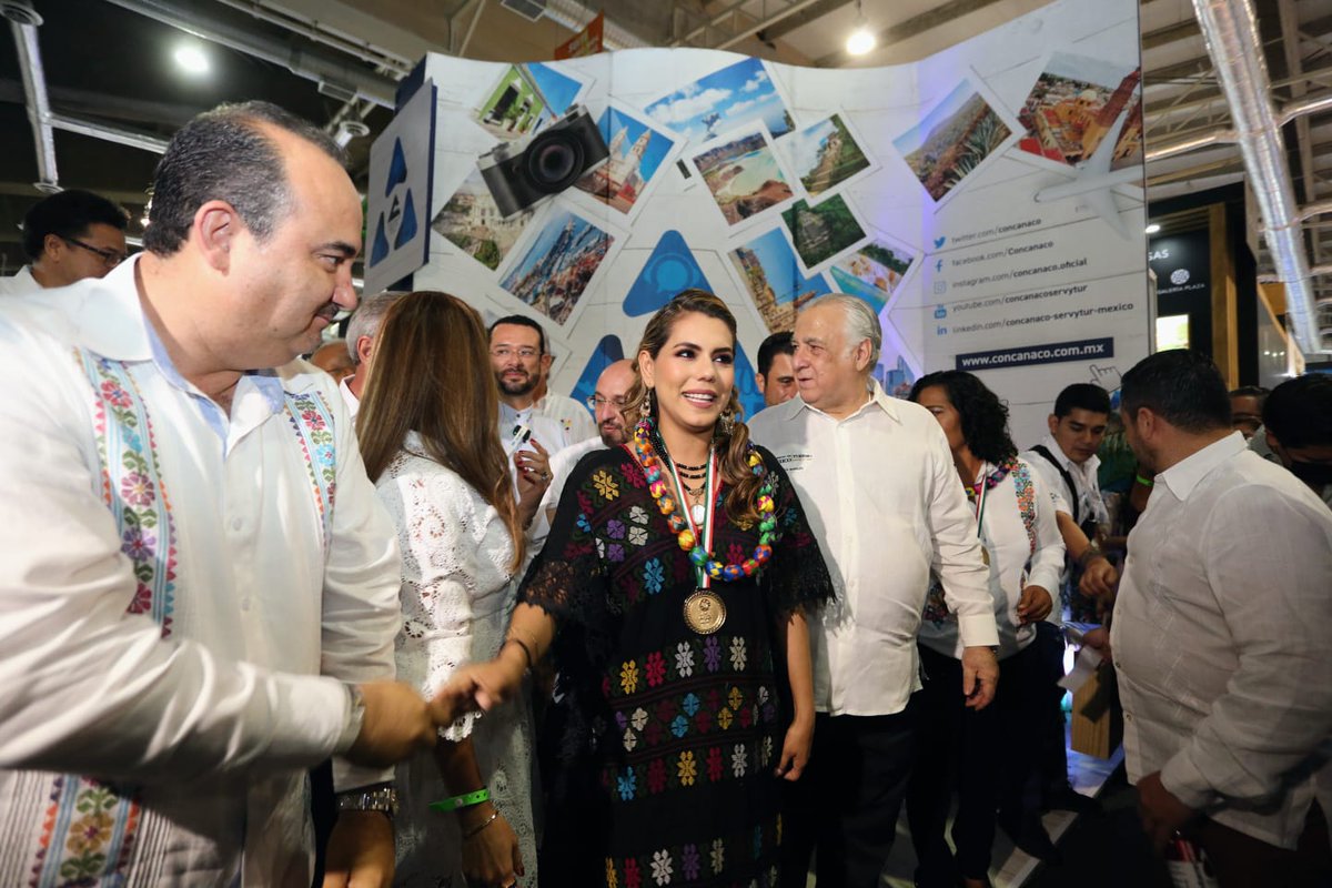 El Secretario de Turismo, <a href="/TorrucoTurismo/">MiguelTorrucoMarqués</a>; la gobernadora de Guerrero, <a href="/EvelynSalgadoP/">Evelyn Salgado Pineda</a>; el Presidente de la Confederación, <a href="/HectorTejadaSha/">Héctor Tejada</a>, y el Secretario General, Guillermo Romero, cortaron el listón inaugural del Pabellón de CONCANACO SERVYTUR en el #TianguisTuristico2022