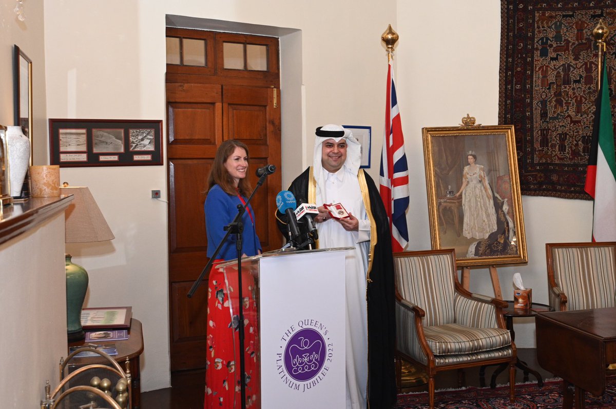 EssaDashti's tweet photo. أتقدم بجزيل الشكر للملكة إليزابيث الثانية على منحها لي ميدالية الإمبراطورية البريطانية للاستحقاق بجدارة BEM تقديراً لأعمالي التي خدمة العلاقات الكويتية البريطانية، فالشكر الجزيل لجلالة الملكة ولكل من دعمني وساعدني بجميع الأعمال التي قمت بها@RoyalFamily @FCDOArabic @ukinkuwait https://t.co/Y6hfBZhSPb
