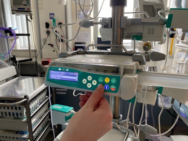 Mayo University Hospital (MUH) has worked with Children’s Health Ireland (CHI) to introduce use of the CHI paediatric smart pump system to the hospital. 

MUH is the first hospital outside of CHI or specialised neonatal services to use this technology for children in hospital.
1/