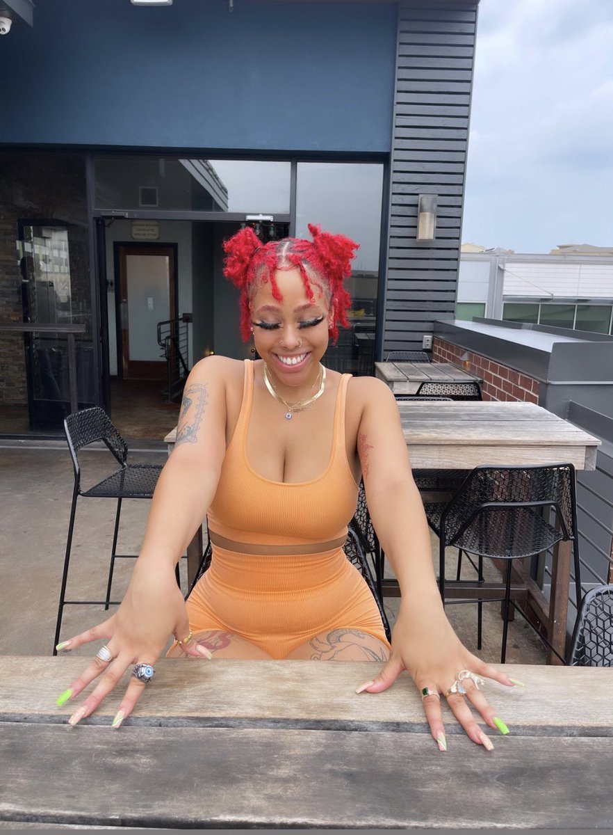 bruhitsnanii's tweet photo. oh i’m doing just peachy 🍑 https://t.co/87CNEqu8af