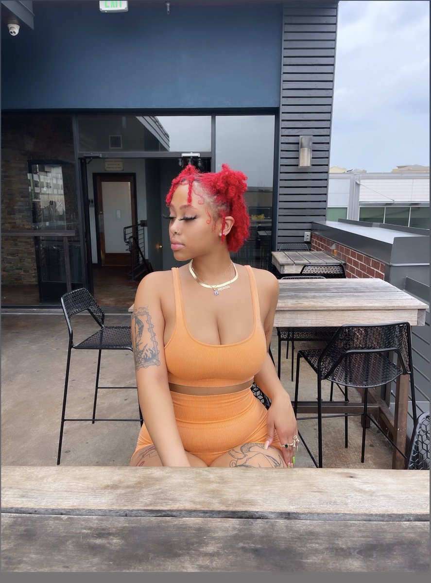 bruhitsnanii's tweet photo. oh i’m doing just peachy 🍑 https://t.co/87CNEqu8af