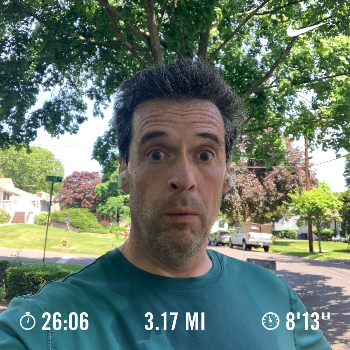 dmv1332's tweet photo. Ran 3.17 miles with Nike Run Club wow!! Wasn’t running that fast the hair is just getting that crazy!! #flowrun #crazyhairdontcare #crazyhair #teamrandibandanas #randibandanas #mondayfunday #letsgo https://t.co/asYU8JpabO