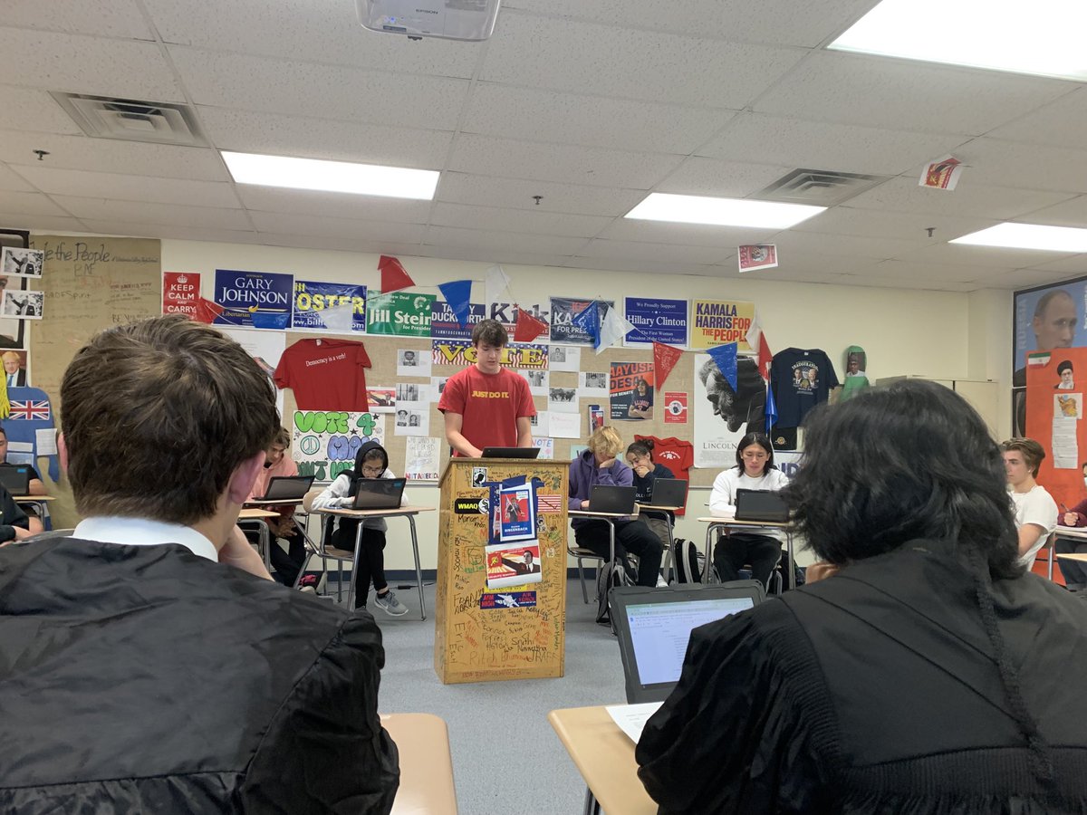wildcatxc_tf's tweet photo. Can a public high school football coach pray, joined by student players, at midfield?
@waubonsievalley Govt students hear the arguments in final #MockSCOTUS case. Thanks, @StreetLawInc for Case Summary documents.
#KennedyVBremertonSD
@ConstitutionCtr https://t.co/mPsfzPJmob
