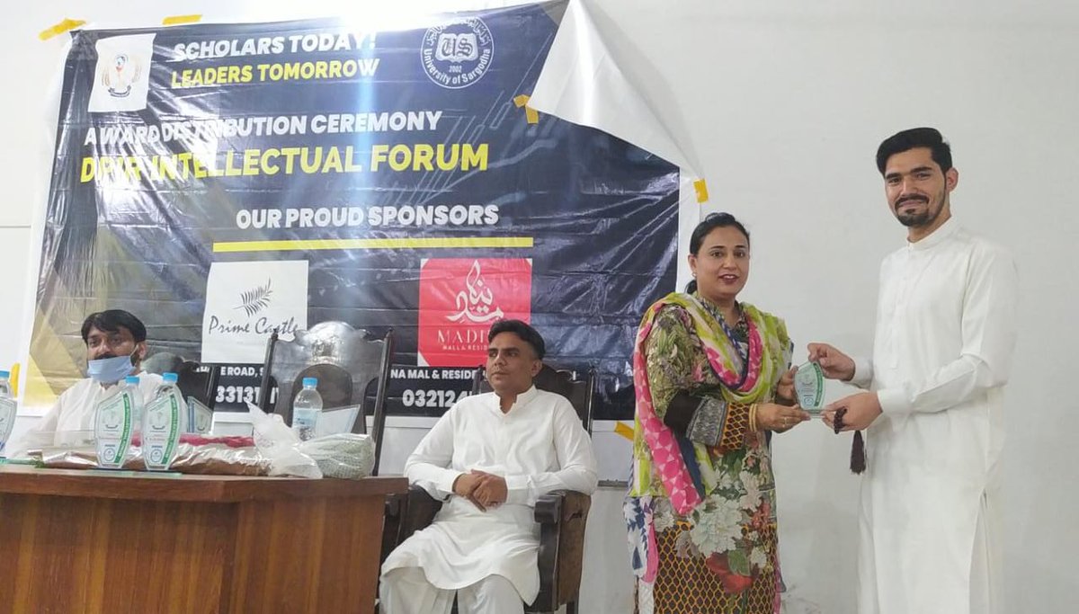 dpir_if's tweet photo. Dr. Asiya Saif Alvi, Dr. Imran Abbas and Sir Hafiz Umer distributing appreciation shields among the cabinet members of @dpir_if
#dpir #dpir_intellectual_forum #UOS @WazirAtta10 @YoungDiplomat__ @_zafarhasan https://t.co/lwj1l0Acx9