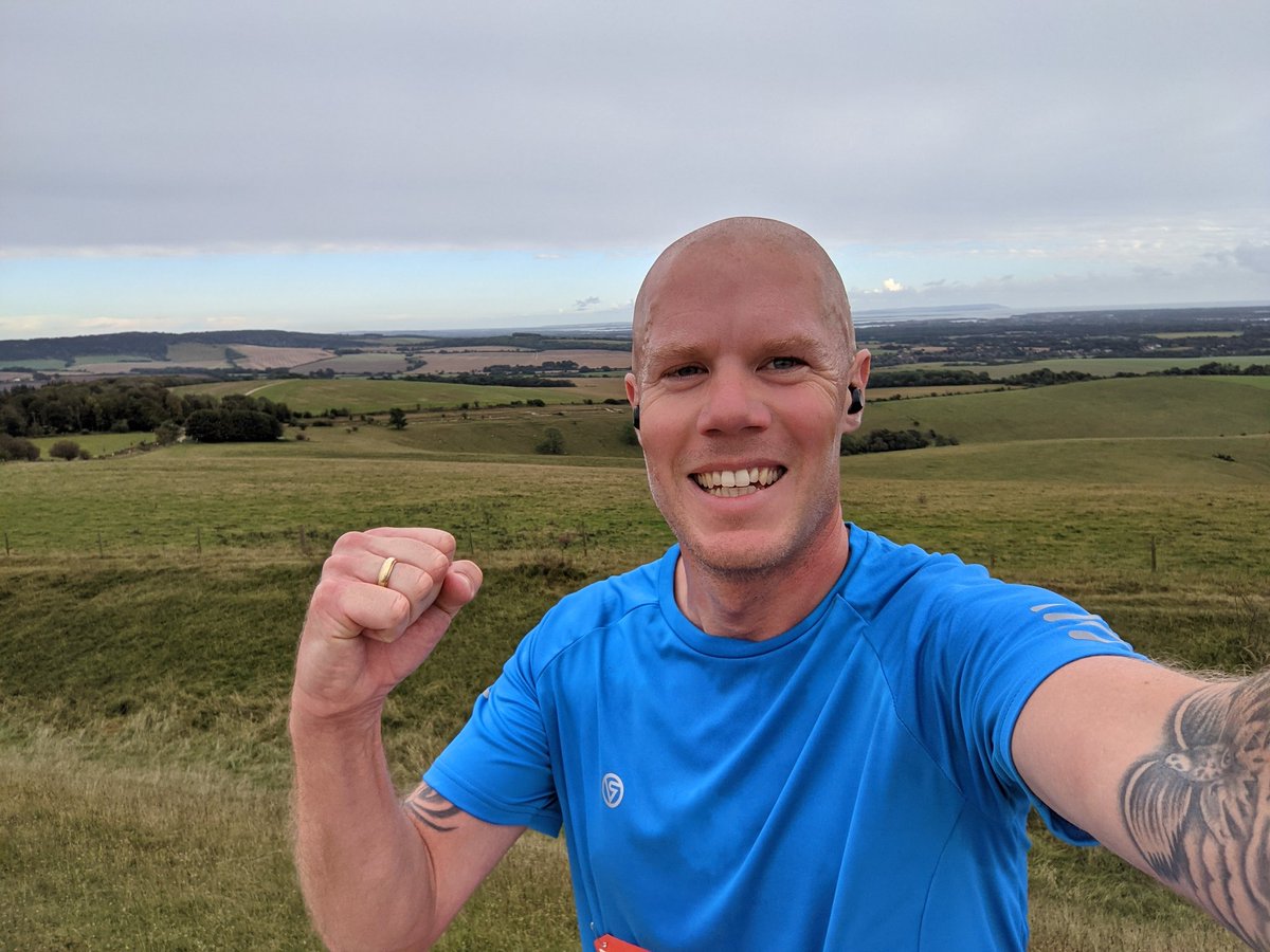 crouchys_runs's tweet photo. Love my blue Proviz kit 💙🌟 bright, reflective and super comfy. Extra little Brucie Bonus, you will stand out and be seen whether it's night or day with the reflective strips down the shorts and top 🔥👌
#myproviz @provizsports  #provis #runningkit #activewear #ukrunchat https://t.co/GozvMC6auT