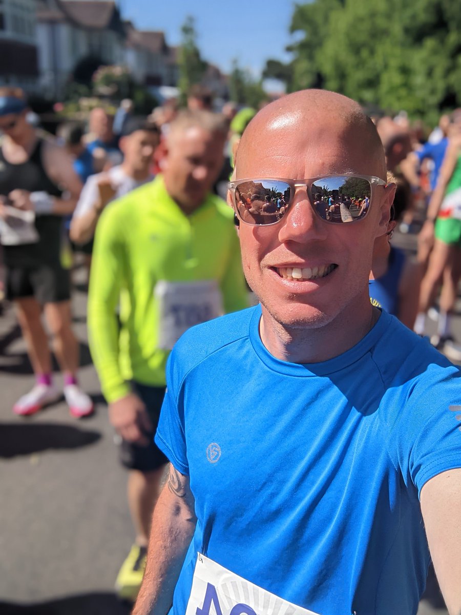 crouchys_runs's tweet photo. Love my blue Proviz kit 💙🌟 bright, reflective and super comfy. Extra little Brucie Bonus, you will stand out and be seen whether it's night or day with the reflective strips down the shorts and top 🔥👌
#myproviz @provizsports  #provis #runningkit #activewear #ukrunchat https://t.co/GozvMC6auT