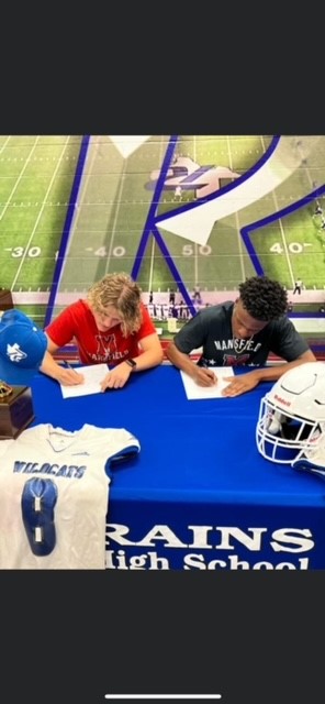 Coach_JEvans's tweet photo. 2 more Texans live signing with MU today. Welcome Beau and Kori https://t.co/niNofc7FXh