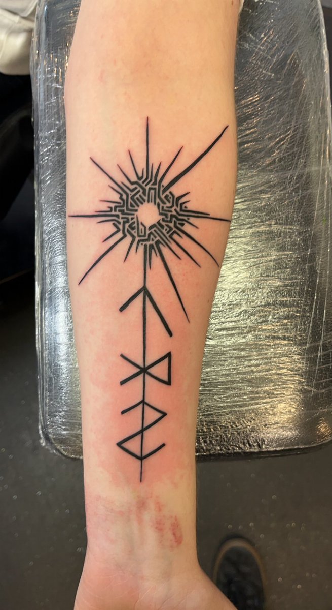 VagasReality's tweet photo. Gonna re-post my eye of the universe tattoo from Outer Wilds since the last picture was shit and I want a new pinned 😅😂

(Sensitivity warning for spoilers) https://t.co/9RzVNaGhl0
