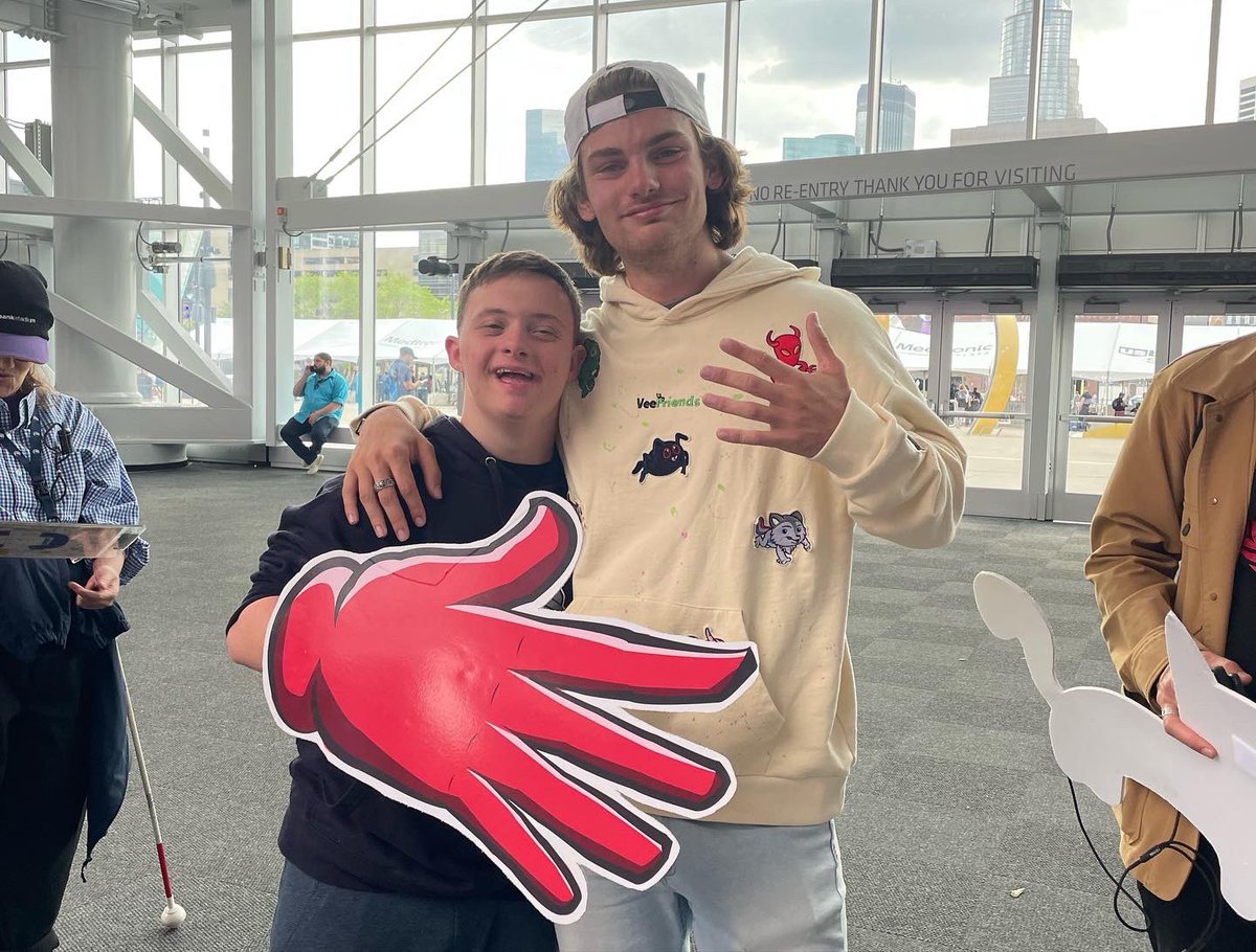 Taggers_Life's tweet image. So many emotions coming out of @veecon, but the overwhelming one has to be #gratitude. What an amazing experience for all of us that got to experience this together.  @garyvee  &amp;amp; @veefriends are amazing, no doubt. But this #veefamily we are all now a part of, is truly special.