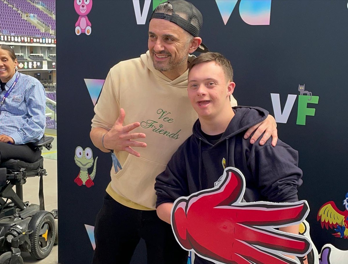 Taggers_Life's tweet image. So many emotions coming out of @veecon, but the overwhelming one has to be #gratitude. What an amazing experience for all of us that got to experience this together.  @garyvee  &amp;amp; @veefriends are amazing, no doubt. But this #veefamily we are all now a part of, is truly special.