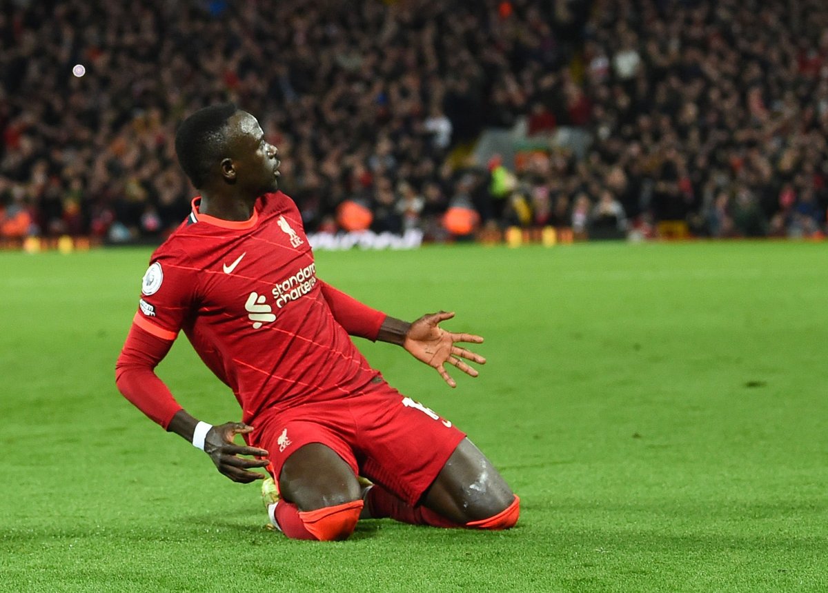 DeadlineDayLive's tweet photo. 🚨 Sadio Mané making a move to Bayern Munich is 'very realistic' this summer. There's movement in the talks with the player and his representatives. He can see himself at the German club. 

The transfer fee will probably be less than €50m. 

(Source: @Plettigoal) https://t.co/AYC0A1kCSv