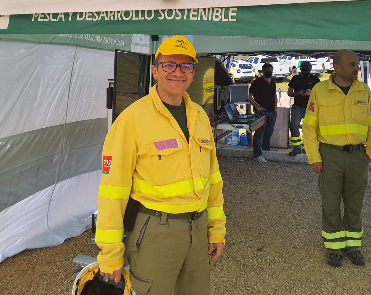 Plan_INFOCA's tweet photo. PONLE CARA 😃| Seguimos con esta sección: Antonio Sánchez Anguita, subdirector del Centro Operativo Provincial (COP) en #Granada

✅ Trabaja en #IncendiosForestales desde 1994 y lo ha hecho como #TOP y #TEX

📡 Pionero en #España en análisis de radiosondeos aplicado a #Extinción https://t.co/xyr8vYAjTR