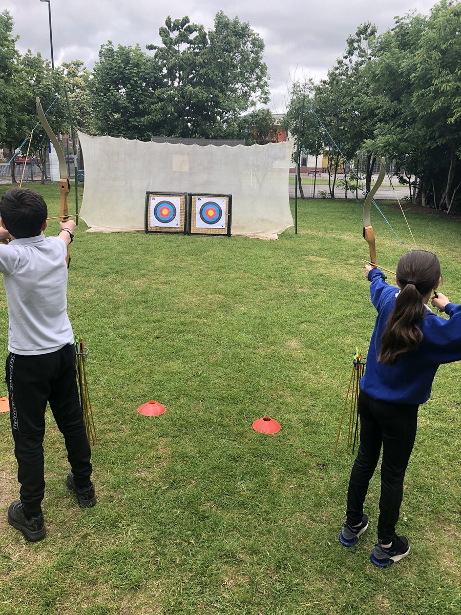 accessarchery's tweet photo. A lovely days shooting with Yr6 @WalkergatePS @WellbeingNorth https://t.co/Wr4wyiWV8g