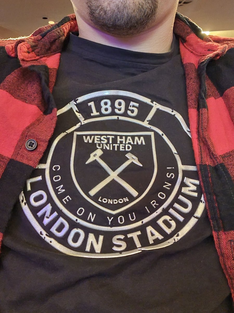 benlennon8's tweet photo. @rustyrockets  repping the irons in Blackpool looking forward to the show #coyi https://t.co/rpopfqEBgh