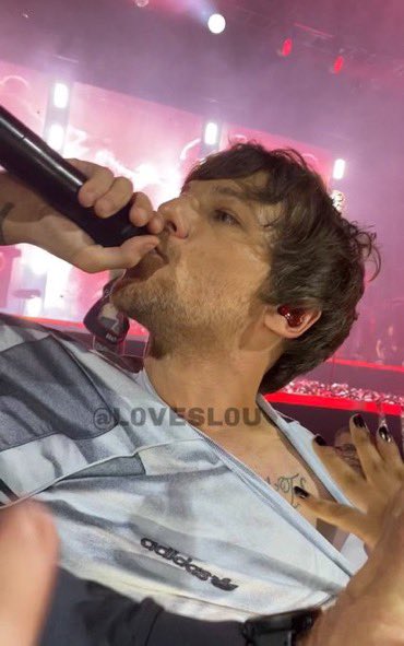 LouisTurkiye's tweet photo. Louis dün gece Kill My Mind sırasında! 🥵
#LTWT #LTWTBuenosAires
#IstanbulcallingLouis
©L0VESL0U https://t.co/wTAppun73q