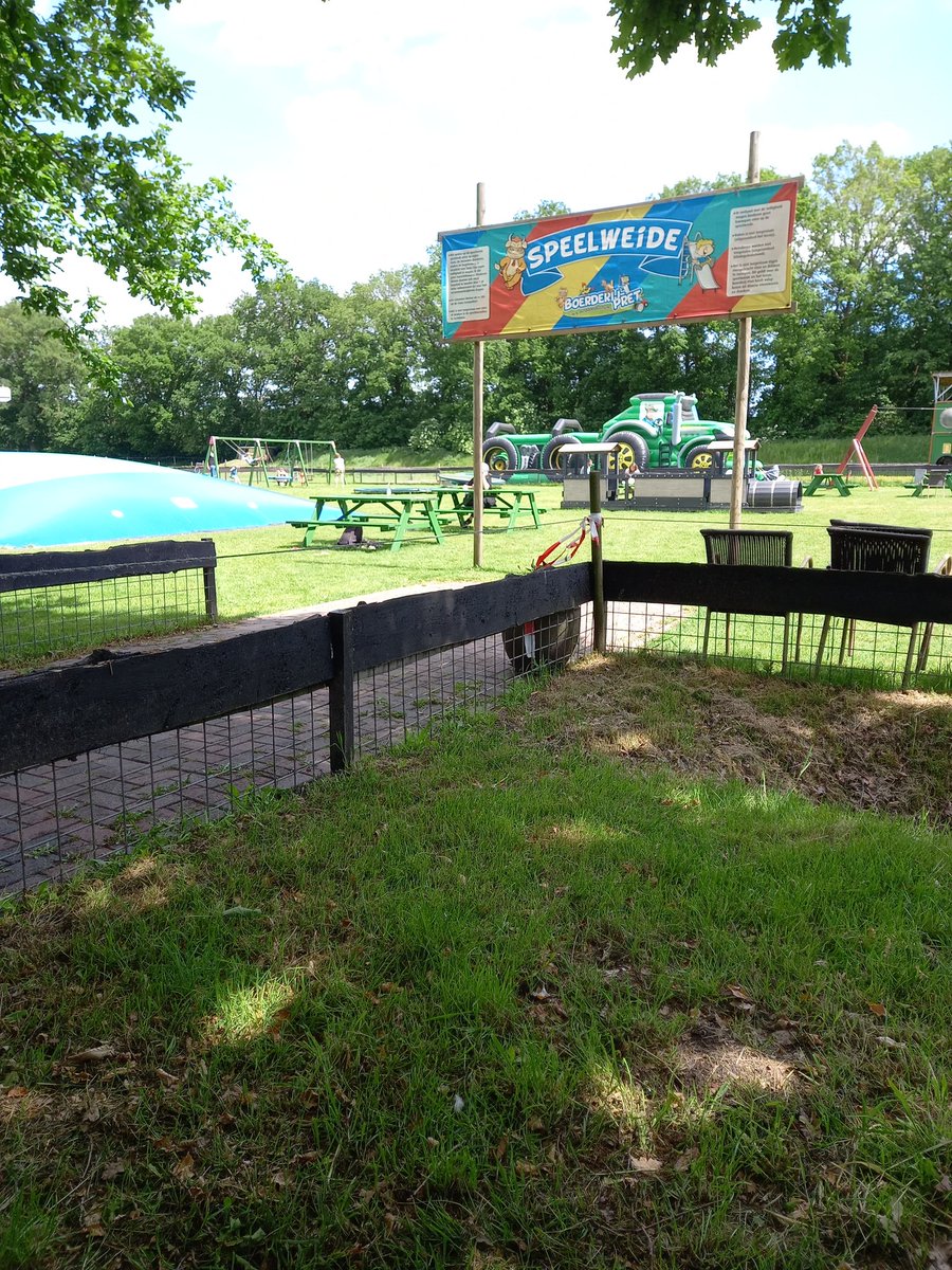 Roland97010443's tweet photo. Een aanrader om met kinderen of kleinkinderen heen te gaan, entree voor kinderen 2,50 ouders gratis binnen en buiten spelen #tipvandeweek #goedkoopdagjeuit @boederijpret https://t.co/fQT0xZcD2V