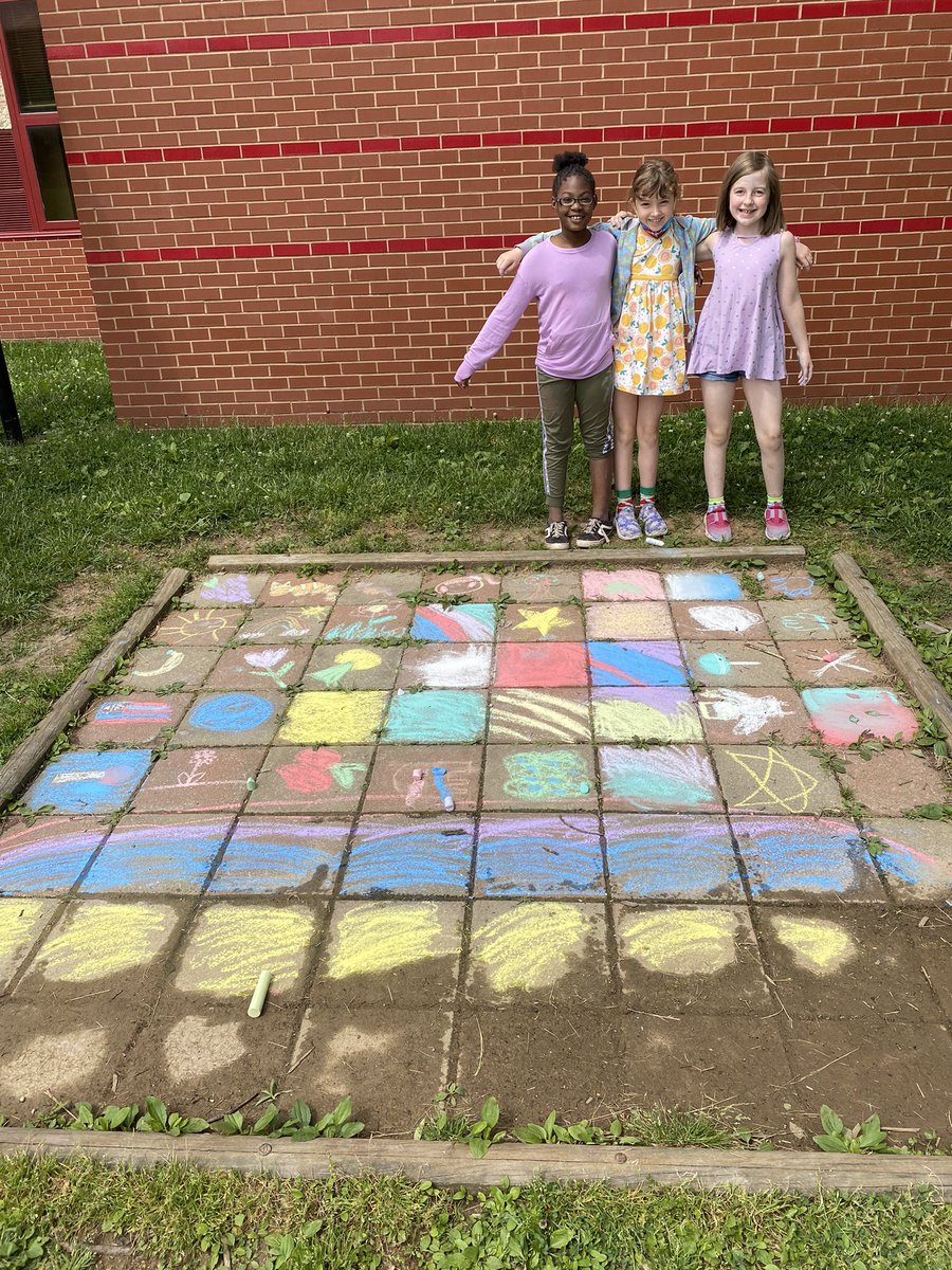 MrsSharpGr3's tweet photo. The countdown has begun! 6.5 days until summer break! Today’s fun.. CHALK! https://t.co/czuuBoMNzA
