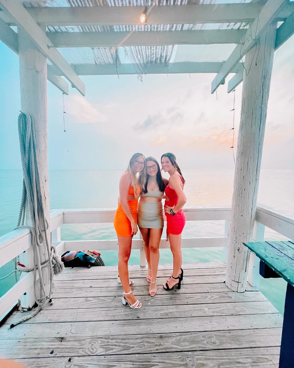 happy monday!!!!!!! no monday blues around here! off to a great summer spent with s i s t e r s  👭💖🍊🌀🕺

recruitment registration opens up in NINE days!!!!! link is in our bio!!!! 🤠