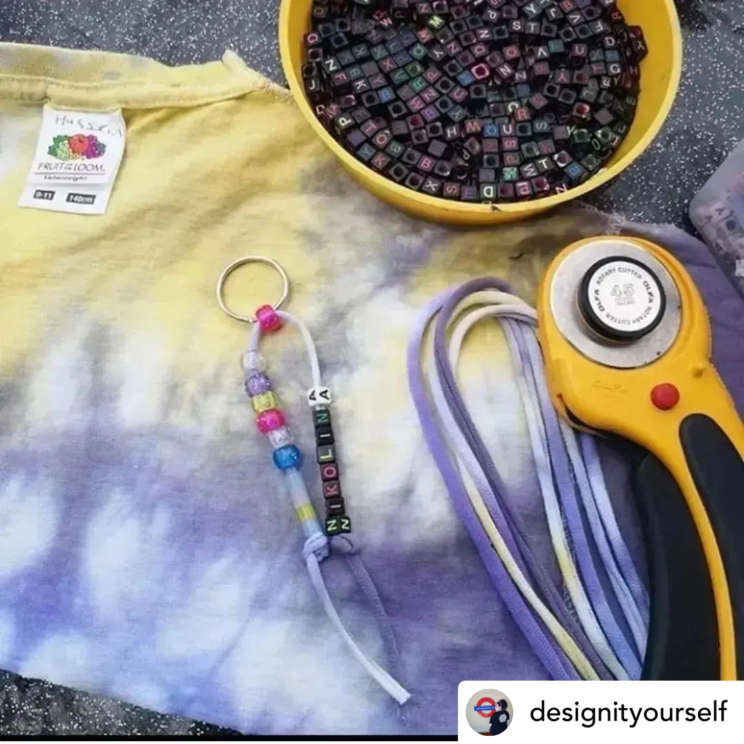 Actoncommunity's tweet photo. Bring back to life an old piece of clothing with #designityourself
♻️Make* friendship bands, keyrings or a shopping bag!
🗓Tue 31 May
🕐1-3pm
🙋‍♀️Age 5+
👕*Bring a washed cotton Tshirt
💥£2
Contact 0208 075 5240 or info@actongardens.community
#upcycle #Acton #ActonGardens https://t.co/H84UYq9jWg