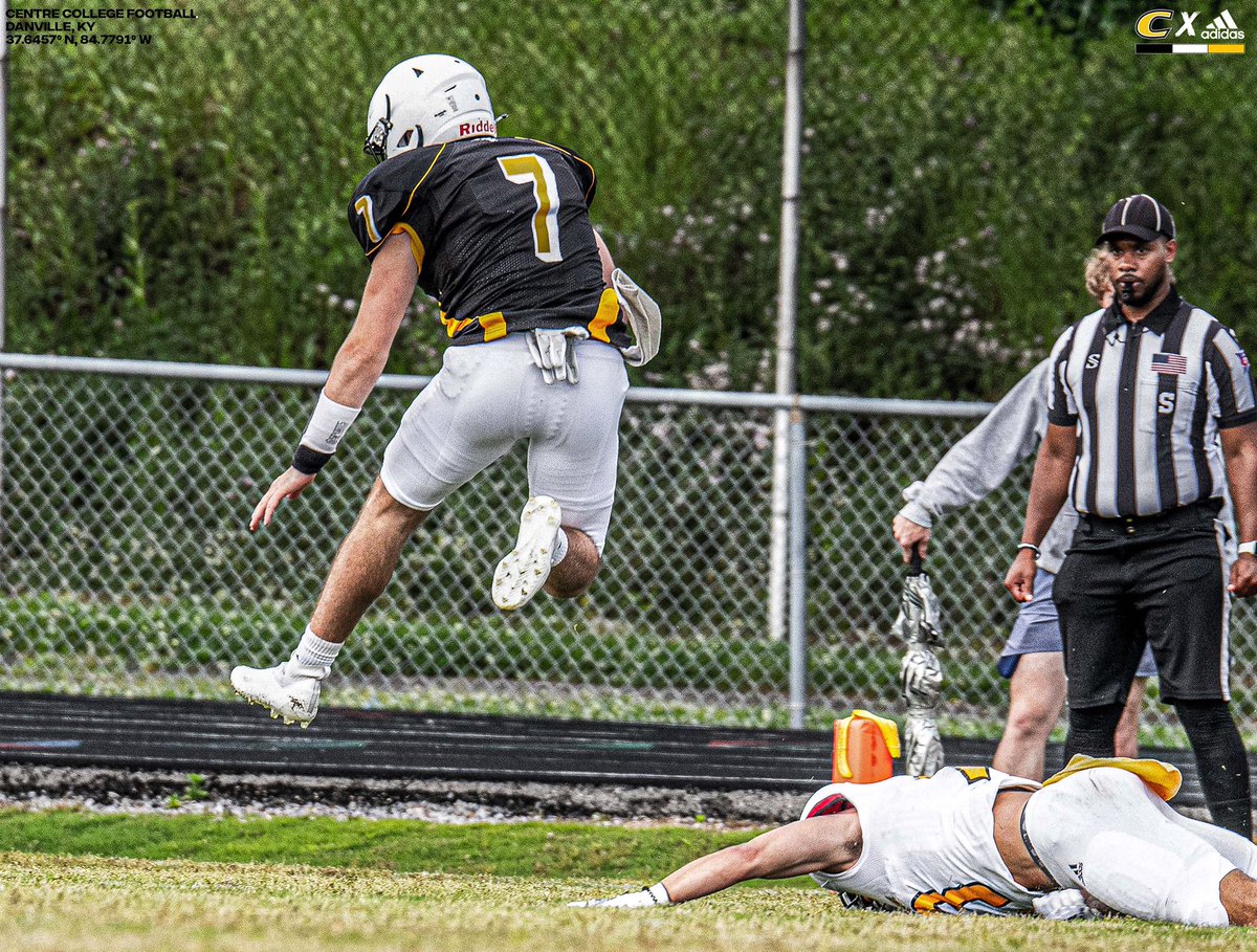 CentreFootball's tweet image. 📸 from our 2022 Gold and White game. We want to give a big shoutout to our ‘26 signing class, new recruits, and all families for making it a great atmosphere for competition! 

#PEV