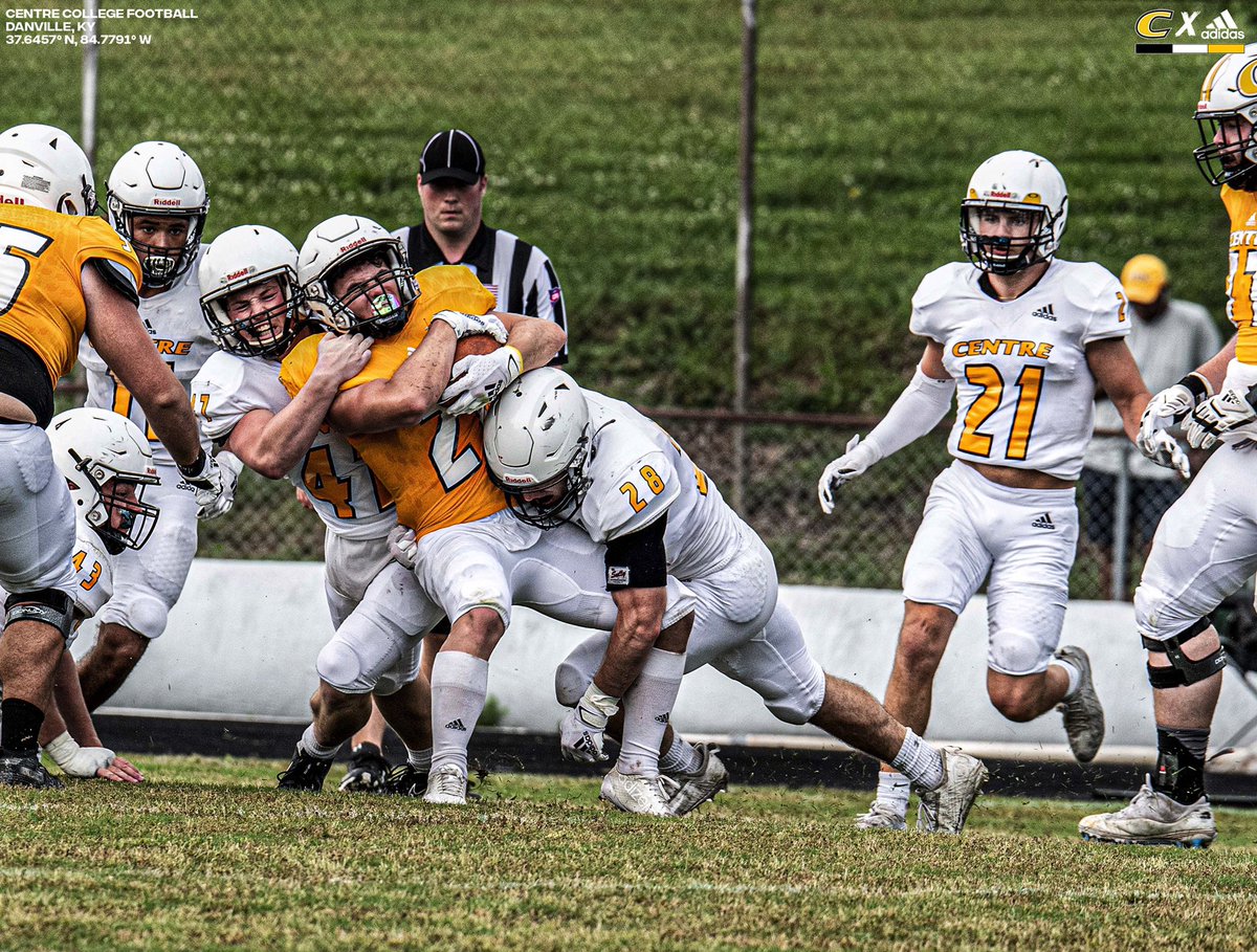 CentreFootball's tweet image. 📸 from our 2022 Gold and White game. We want to give a big shoutout to our ‘26 signing class, new recruits, and all families for making it a great atmosphere for competition! 

#PEV