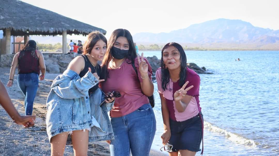 isjuventudbcs's tweet photo. Así celebramos el Día del Estudiante en #Loreto 😍

Con torneo de voleibol playero, triatlón,  juegos, concursos, regalos, H2ona, música en vivo y la participación de DJ Rommel lograron que fuera todo un éxito 🤩🥳

#LaJuventudNosUne #DíaDelEstudiante
@GobBCS @VictorCastroCos https://t.co/QZk9YVJLci