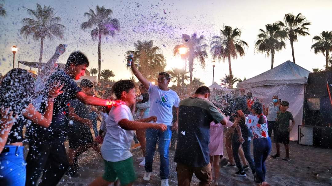 isjuventudbcs's tweet photo. Así celebramos el Día del Estudiante en #Loreto 😍

Con torneo de voleibol playero, triatlón,  juegos, concursos, regalos, H2ona, música en vivo y la participación de DJ Rommel lograron que fuera todo un éxito 🤩🥳

#LaJuventudNosUne #DíaDelEstudiante
@GobBCS @VictorCastroCos https://t.co/QZk9YVJLci