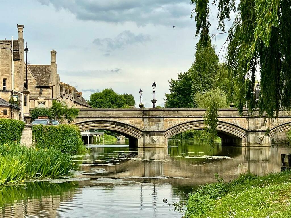 Back in beautiful Stamford with the Creative Director for a very exciting evening tonight. 

I met Chef Santosh in Kathmandu in April, and tonight we get to eat with him at a brand new restaurant in Stamford. 

My photographs are on display through the restaurant so if anyon…