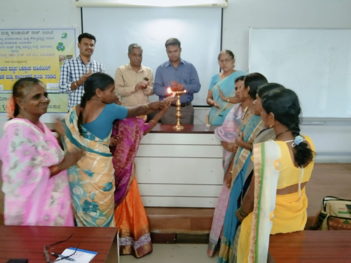 ForIrd's tweet photo. Solid Waste Management (SWM): Today inaugurated 9th batch 5 days Solid Waste Management training for SHG women at DATC Vijayapur.
#ngo #nonprofit #SWM #wastemanagement #zpvijayapura #solidwastemanagement #rudset https://t.co/pStqf7WMvI