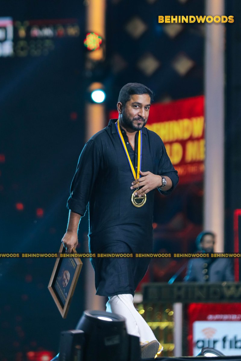 Congratulations, chief! 🤍❤ #VineethSreenivasan takes home the award for the Best Director - Malayalam (#Hridayam) at the #BehindwoodsGoldMedals2022 #BGM8 @behindwoods