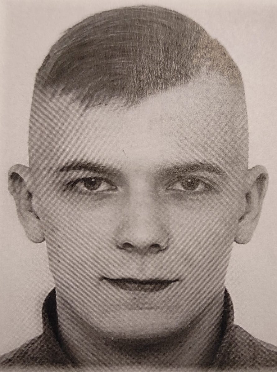 Policja_KSP's tweet photo. Policjanci Komendy Rejonowej Policji Warszawa I na podstawie listu gończego wydanego przez Prokuraturę Okręgową w Warszawie poszukują Sebastiana Włodarczyka lat 23 i Łukasza Goławskiego lat 27 w związku z zabójstwem przy ul. Nowy Świat w Warszawie w dniu 8 maja 2022r. https://t.co/Ee4yzSDM7C