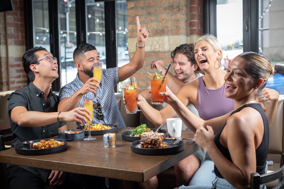 GIVEAWAY TIME! 🚨🥂🎶

We are teaming up with Radio Room to give one lucky winner a complimentary dining experience for 2 at Radio Room!! 

To enter the giveaway:
🔸Tag your partner in crime in the comments 
🔸Follow @radioroomusa on insta
🔸Follow <a href="/Treblemonsters/">Treblemonsters</a> on insta