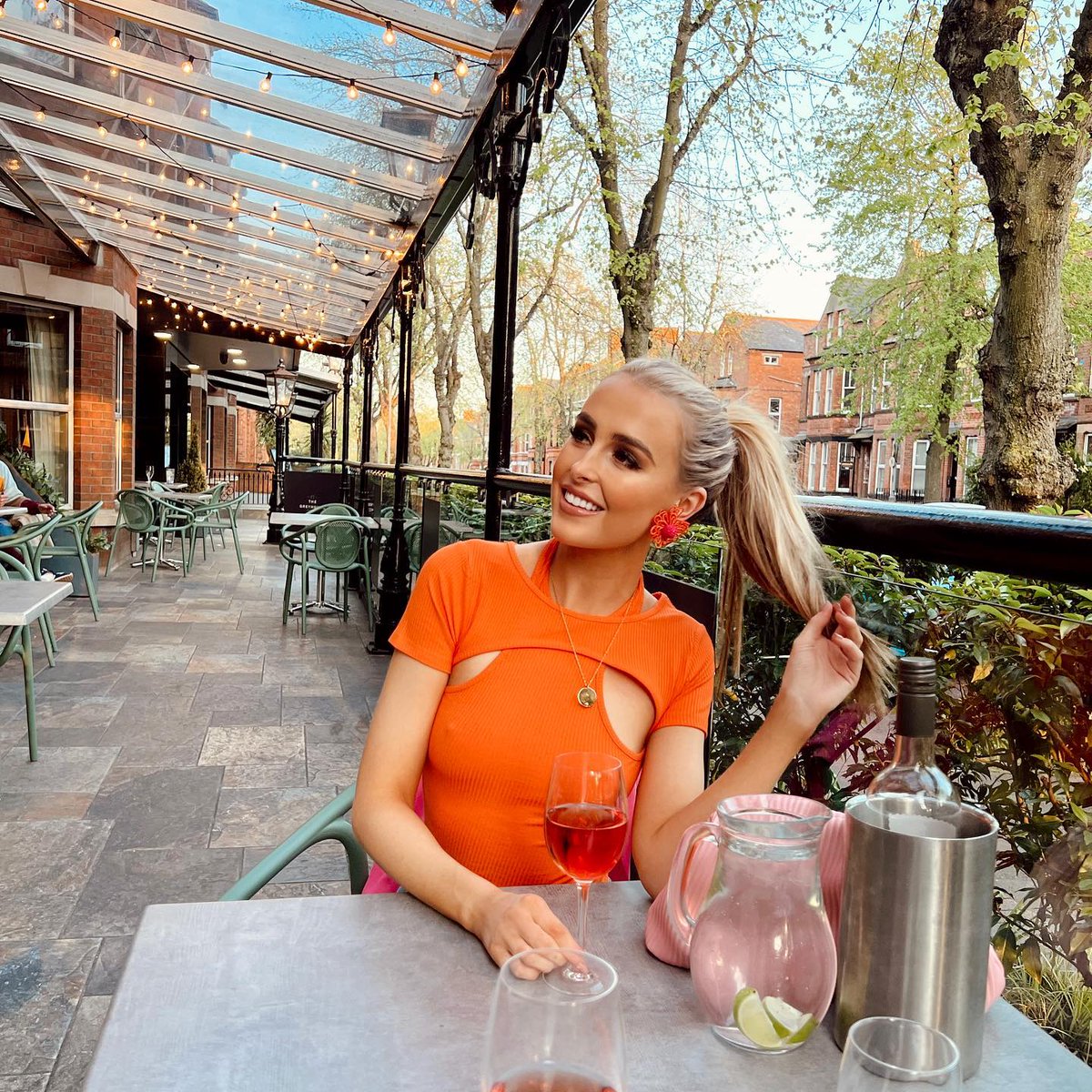 Monday doesn't have to be blue. 💙
Brighten up your week and enjoy the sunshine on The Greyhound terrace. ☀️🍷

(📸 → katharine_walker)

#VisitBelfast #BelfastHotel #BelfastBar