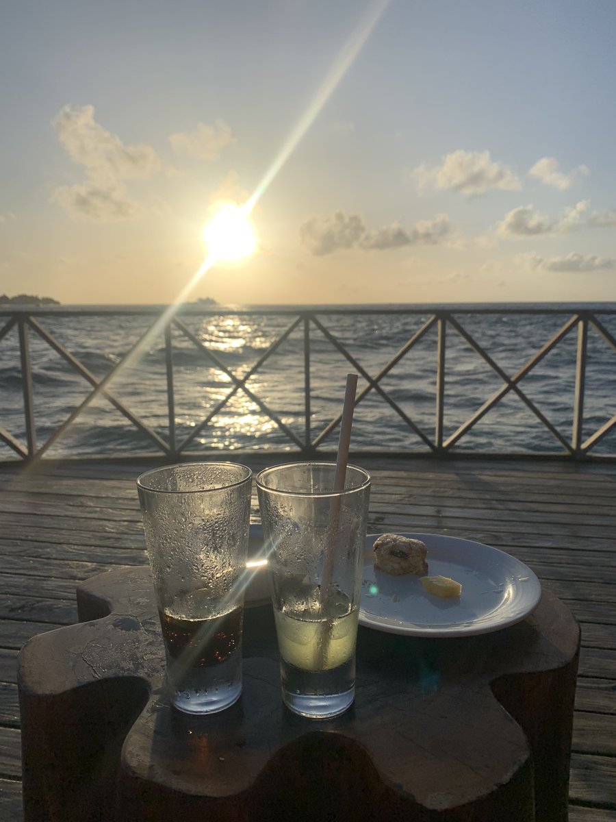 lynseyshuffs's tweet photo. Sunset in the paradise island of the Maldives 🌴 https://t.co/4y6lF5qsga