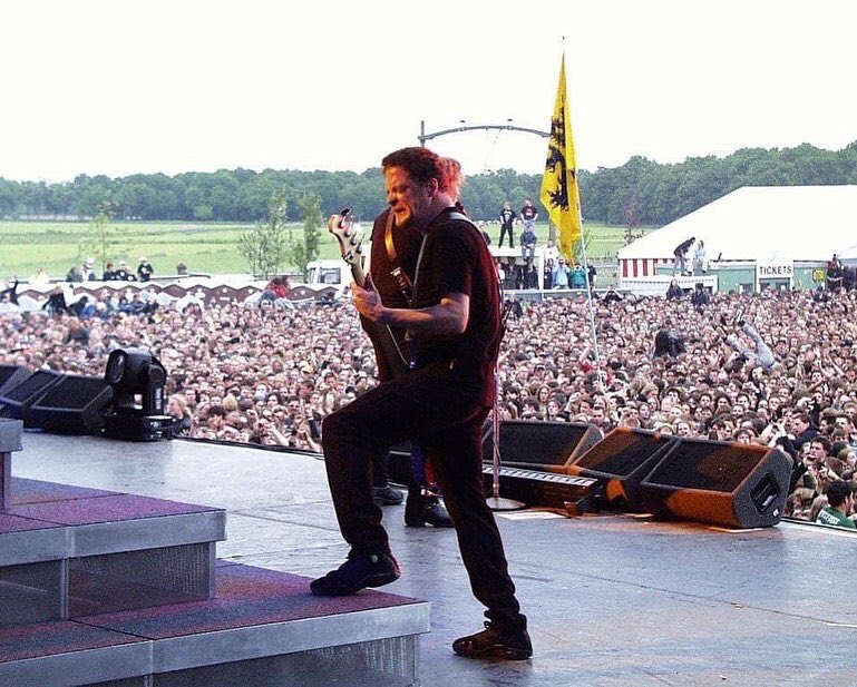 📸 @Metallica: Presentación en el “Dynamo Open Air” en Landgoed Gulbergen de Eindhoven, Holanda 🇳🇱 23 de Mayo 1999.
#Metallica #DynamoOpenAir #DynamoOpenAir99 #TheGarageRemainsTheSame #FifthMember #MetFans #MetFamily #METALLICAMetalUpYourAss🗡🚽