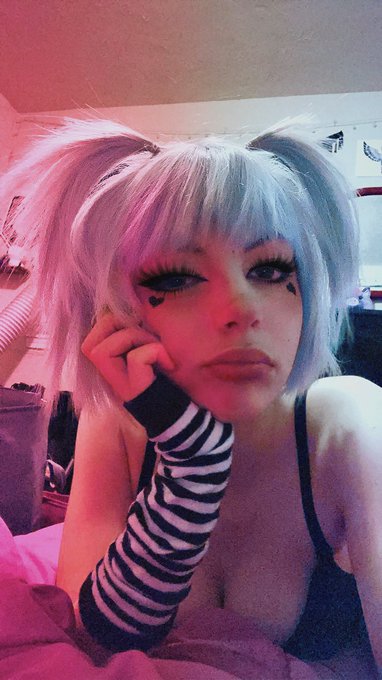 what video game would she be in https://t.co/CdyzWaTxfR