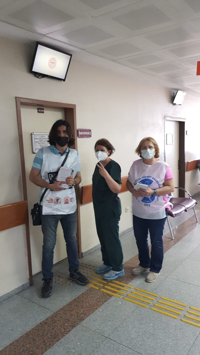 İstanbul Bakırköy Şube yöneticilerimiz Dr. Sadi Konuk Eğitim Araştırma Hastanesi ve Prof. Dr. Mazhar Osman Ruh Sağlığı ve Sinir Hastalıkları Hastanesi’nde bildiri dağıtarak 29 Mayıs mitingimize çağrı yaptı. #BeyazMitingdeyim 

Emek Bizim Söz Bizim, Sağlık Hepimizin!